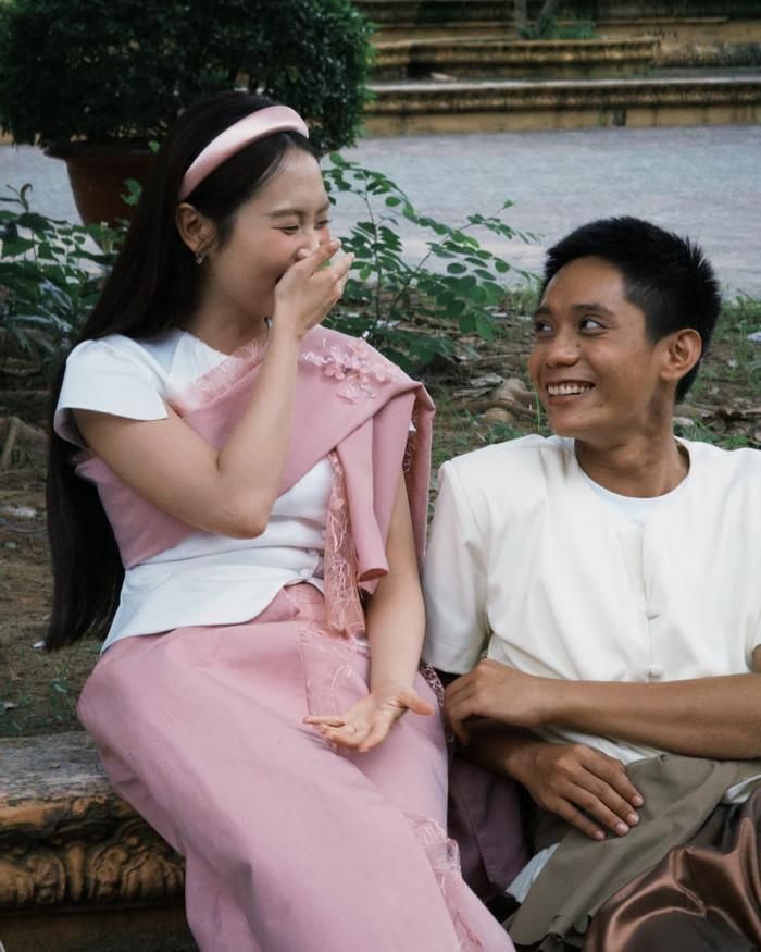 Nhiều ý kiến tò mò thật sự về con số nằm trong phong bì tặng Phương Mỹ Chi ra mắt MV mới.