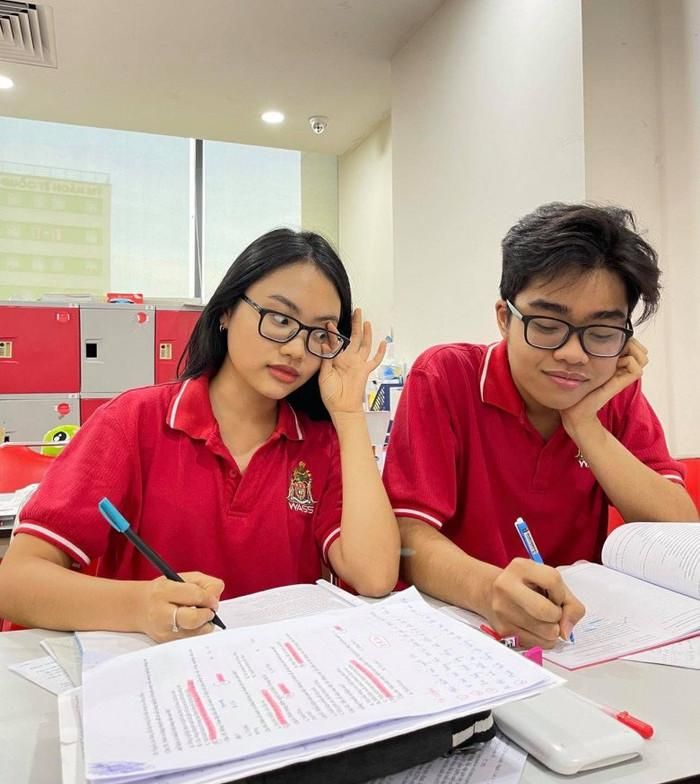 Những hình ảnh tinh nghịch của Phương Mỹ Chi trên giảng đường.