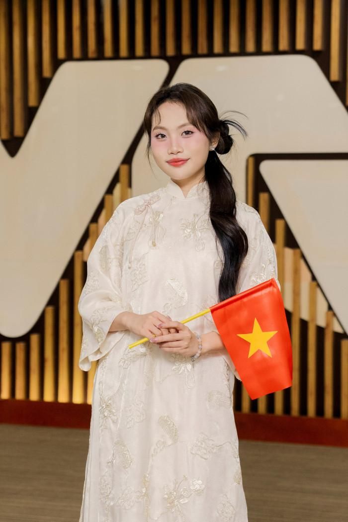 Phương Mỹ Chi ngày càng xinh đẹp và trưởng thành.