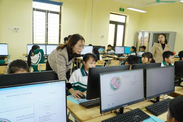 Sau sắp xếp, sáp nhập, quy mô trường học có thể lớn hơn, số lượng học sinh, giáo viên và điểm trường tăng lên, đặt ra yêu cầu mới đối với công tác quản trị.