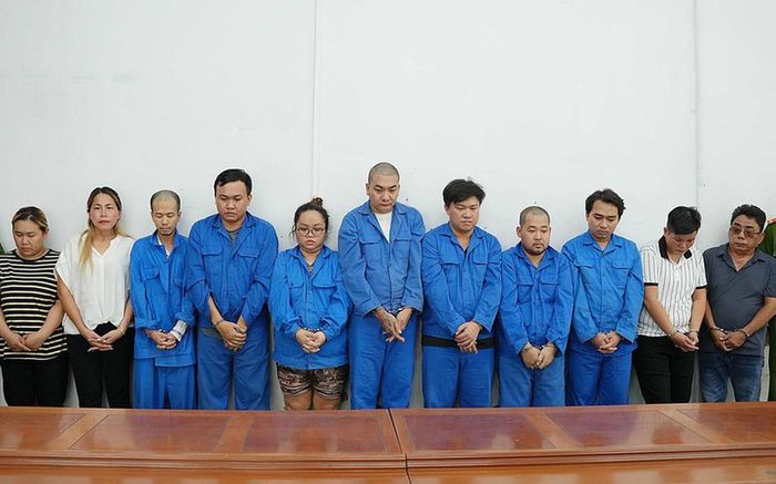 Những bị can trong đường dây mua bán thận bị bắt. Ảnh: Công an TP HCM