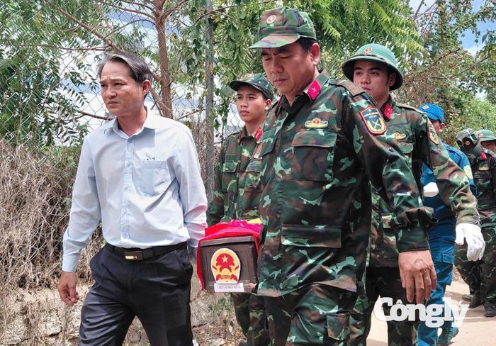 Trong ngày 17/8, các lực lượng đã hoàn thành việc cất bốc và đưa hài cốt 8 liệt sĩ về nhà quản trang Nghĩa trang liệt sĩ Ninh Thuận để bảo quản.