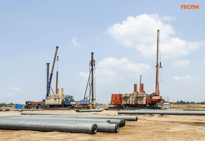 Kế hoạch phát hành 87,5 triệu cổ phiếu của FECON đối diện với không ít thách thức khi thị trường chứng khoán suy giảm thanh khoản, thị giá chưa tạo được khoảng cách đủ hấp dẫn so với giá chào bán, trong khi chính doanh nghiệp vẫn đang chịu áp lực lớn từ nợ vay, công nợ và nhu cầu vốn lưu động. Ảnh: Fecon