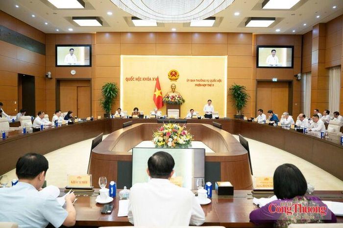 Dưới sự điều hành của Phó Chủ tịch Quốc hội Nguyễn Hồng Diên, Ủy ban Thường vụ Quốc hội cho ý kiến về việc giải trình, tiếp thu, chỉnh lý dự thảo Luật Dầu khí (sửa đổi).