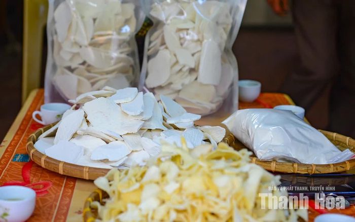 Hai sản phẩm chính của cơ sở hiện nay là củ mài thái lát sấy khô và bột củ mài. Bột củ mài được bán với giá khoảng 280.000-300.000 đồng/kg, sản phẩm đã được đưa đến nhiều tỉnh, thành phố trên cả nước và được người tiêu dùng phản hồi tích cực.