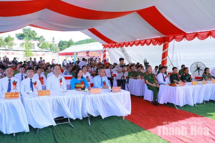 Đại biểu dự ngày hội.
