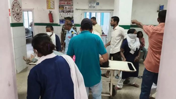 Hơn 10 người bị thương đã được đưa tới bệnh viện điều trị. Ảnh: NewsBytes.