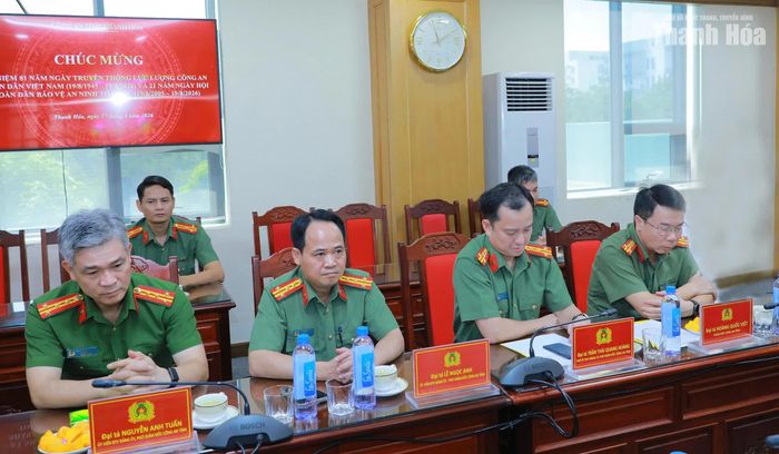 Ban Giám đốc Công an tỉnh Thanh Hóa dự buổi gặp mặt, chúc mừng.