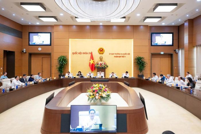 Ủy ban Thường vụ Quốc hội yêu cầu tổng rà soát pháp luật về tiền tệ, ngân hàng; đồng thời hoàn thiện thể chế về chứng khoán, thị trường vốn, giảm sự phụ thuộc quá lớn vào tín dụng ngân hàng (Ảnh: Quốc hội).