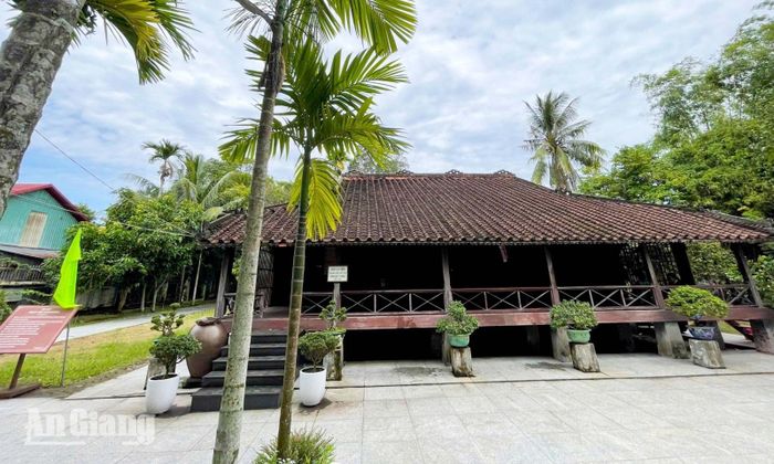 Ngày 30/8/1984, Bộ Văn hóa - Thông tin ban hành Quyết định số 114/VH.QĐ, công nhận ngôi nhà tại ấp Mỹ An, xã Mỹ Hòa Hưng là di tích lịch sử lưu niệm thời niên thiếu của Chủ tịch Tôn Đức Thắng.