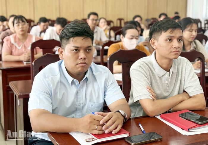 Đại biểu tham dự lễ phát động.