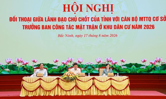 Các đồng chí: Nguyễn Hồng Thái, Phạm Hoàng Sơn, Nguyễn Thị Hà chủ trì hội nghị.
