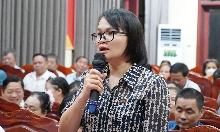  Hội viên tổ chức chính trị - xã hội phát biểu tại buổi đối thoại với Thường trực Đảng ủy phường Yên Dũng. 