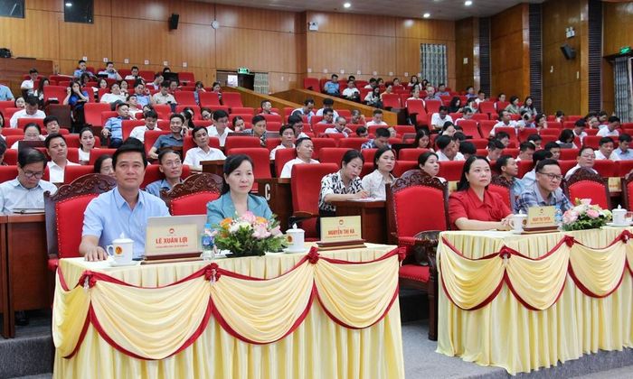 Các đại biểu tham dự hội nghị. 