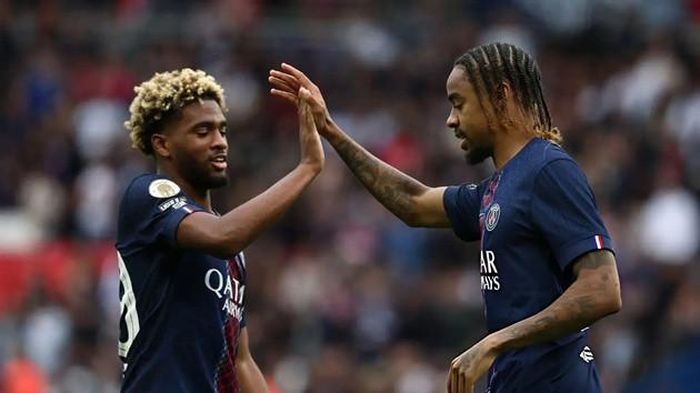 Mbaye và Barcola vướng nghi ngờ ra đi. (Ảnh: Getty Images)
