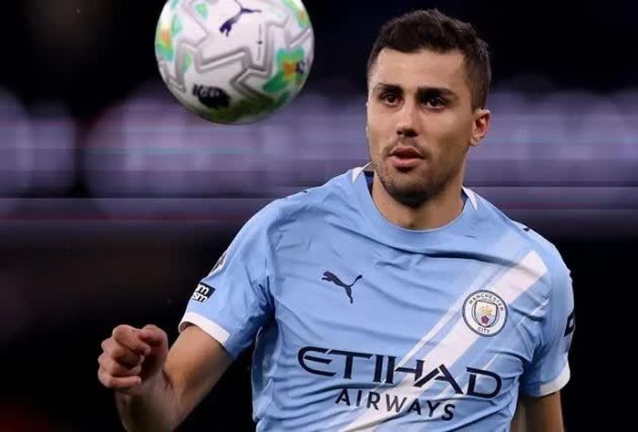 Man City càng có lý do để mua thêm tiền vệ khi Rodri chuẩn bị gia nhập Barca. Ảnh: Getty Images.