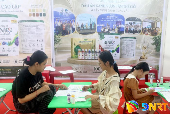 Các giải pháp công nghệ màu thực vật của BINKS JSC nhiều lần được vinh danh tại các giải thưởng quốc tế về chuyển đổi xanh. Ảnh: VĂN HOÀNG