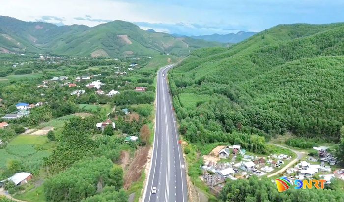 Cao tốc La Sơn - Hòa Liên. Ảnh: PHƯƠNG UYÊN