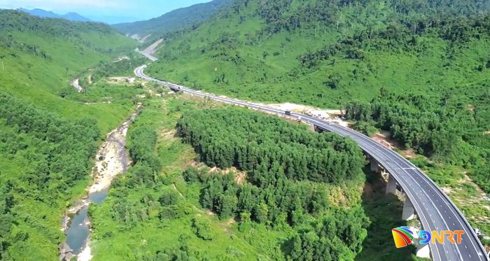 Một số cầu trên tuyến đã hoàn thành. Ảnh: PHƯƠNG UYÊN