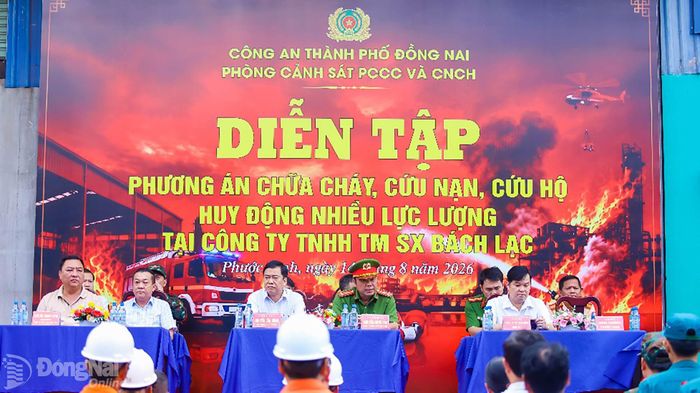 Toàn cảnh chương trình diễn tập.