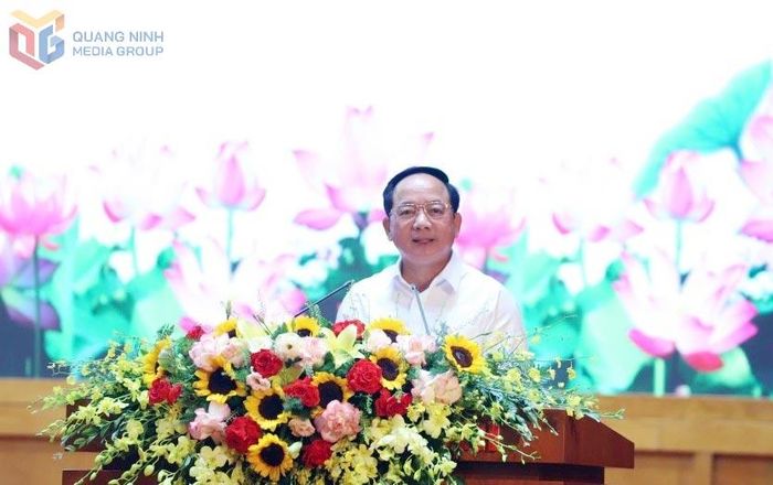 Đồng chí Trịnh Văn Quyết, Ủy viên Bộ Chính trị, Bí thư Trung ương Đảng, Trưởng ban Tuyên giáo Trung ương, Phó Trưởng ban Thường trực Ban Chỉ đạo 35 Trung ương phát biểu khai mạc và chỉ đạo hội nghị. Ảnh: Báo Quảng Ninh