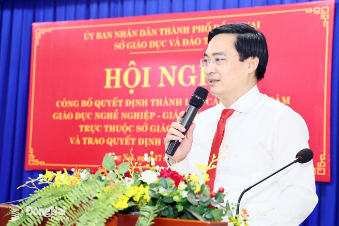 Tiến sĩ Đặng Anh Tuấn, Giám đốc Sở Giáo dục và Đào tạo phát biểu chỉ đạo tại hội nghị. Ảnh: Công Nghĩa