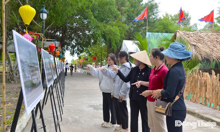 Người dân đến tham quan, tìm hiểu về cuộc đời và sự nghiệp của Anh hùng dân tộc Trương Định, qua đó góp phần gìn giữ và phát huy giá trị truyền thống lịch sử, văn hóa.