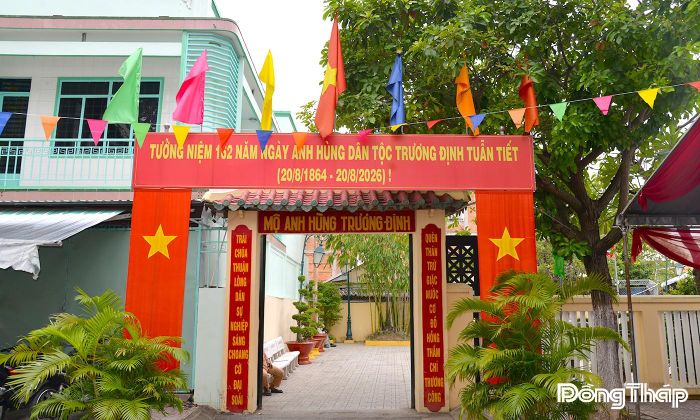 Khu vực Mộ Anh hùng dân tộc Trương Định (phường Gò Công) được chỉnh trang, chăm sóc, sẵn sàng đón người dân đến dâng hương tưởng niệm.