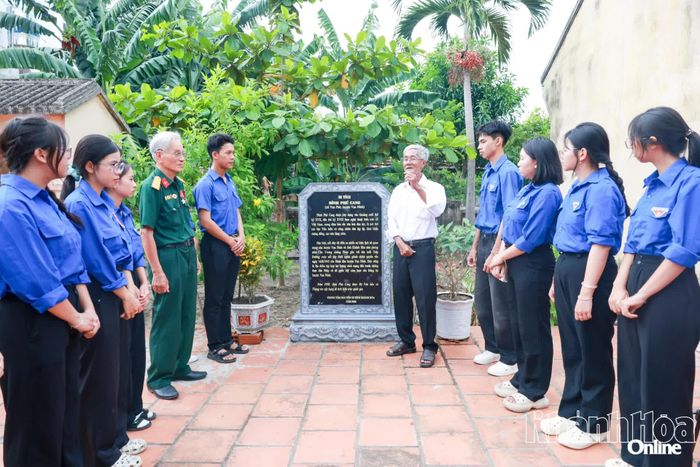 Ông Nguyễn Dạng kể chuyện về khởi nghĩa giành chính quyền ở Vạn Ninh tháng 8-1945. 