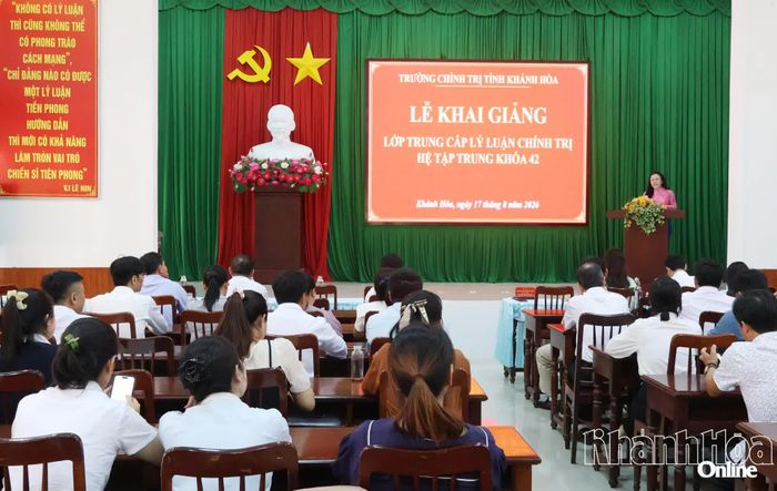 Quang cảnh lễ khai giảng.