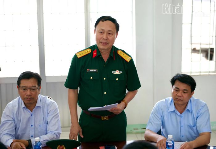 Lãnh đạo Bộ Chỉ huy Quân sự tỉnh phát biểu tại buổi làm việc.