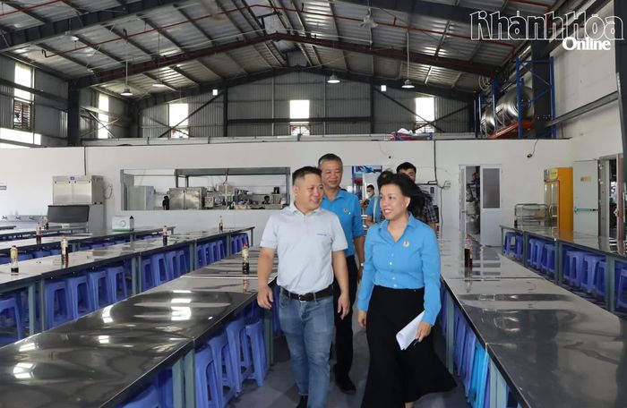 Kiểm tra nhà ăn của Công ty TNHH Logistik Unicorp.