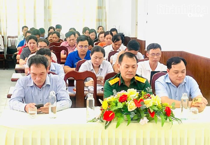 Đại biểu thực hành các nội dung diễn tập tại hội nghị.