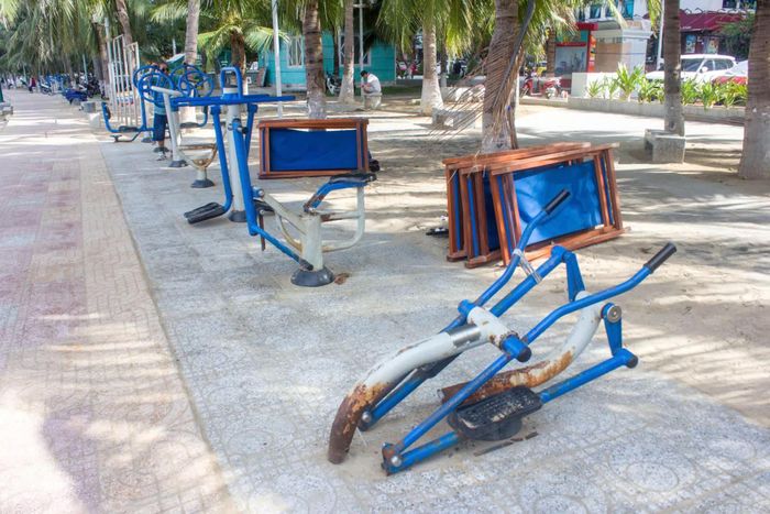 Các thiết bị tập luyện bị hư hỏng.