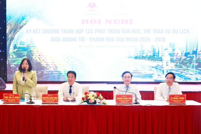 Lãnh đạo Sở Văn hóa, Thể thao và Du lịch Khánh Hòa phát biểu tại hội nghị.