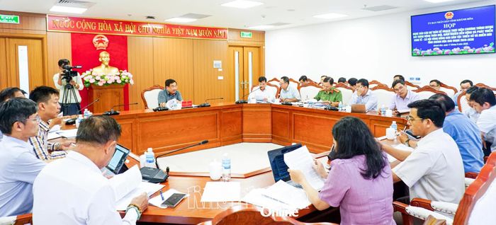 Quang cảnh cuộc họp.