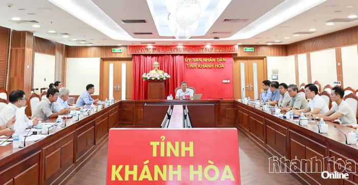 Quang cảnh cuộc họp.