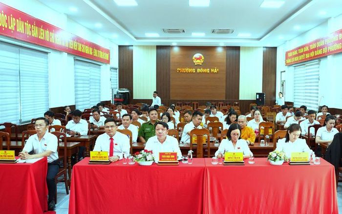 Các đại biểu tham dự kỳ họp.
