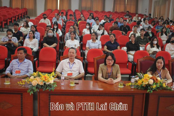 Đại biểu và thí sinh dự lễ khai mạc kỳ tuyển dụng.