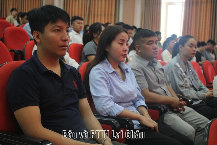 Thí sinh tham gia kỳ tuyển dụng.