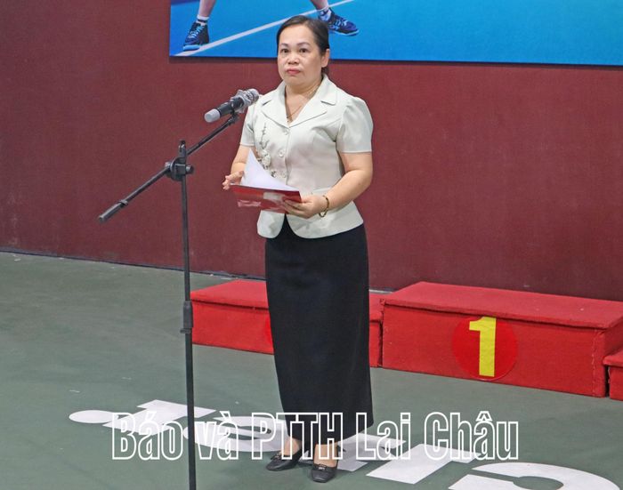 Đồng chí Vũ Thị Thu Hương - Phó Giám đốc Báo và Phát thanh, Truyền hình Lai Châu, Phó Trưởng Ban Tổ chức giải phát biểu bế mạc.