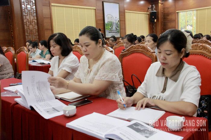 Nhân viên y tế thôn bản tham gia tập huấn về phòng, chống THCTL năm 2026