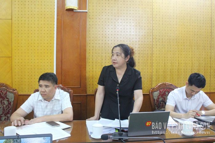 Lãnh đạo UBND phường Kỳ Lừa phát biểu thảo luận tại buổi họp