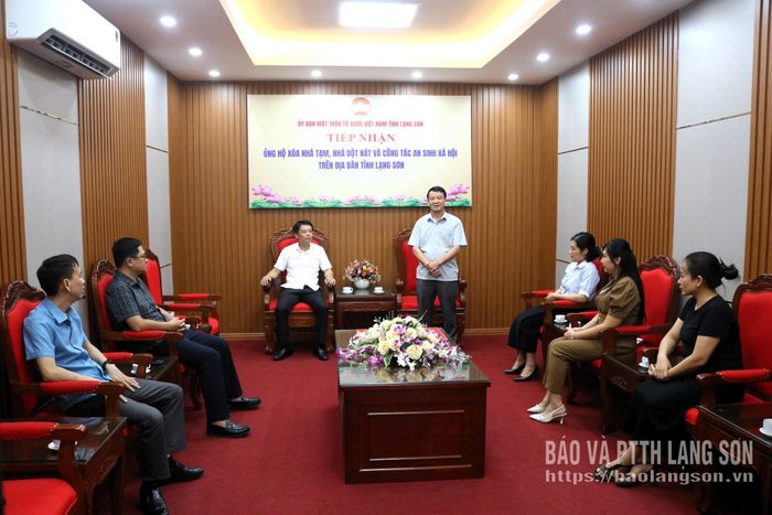Lãnh đạo Ủy ban MTTQ Việt Nam tỉnh phát biểu cảm ơn đoàn công tác của Sở Khoa học và Công nghệ