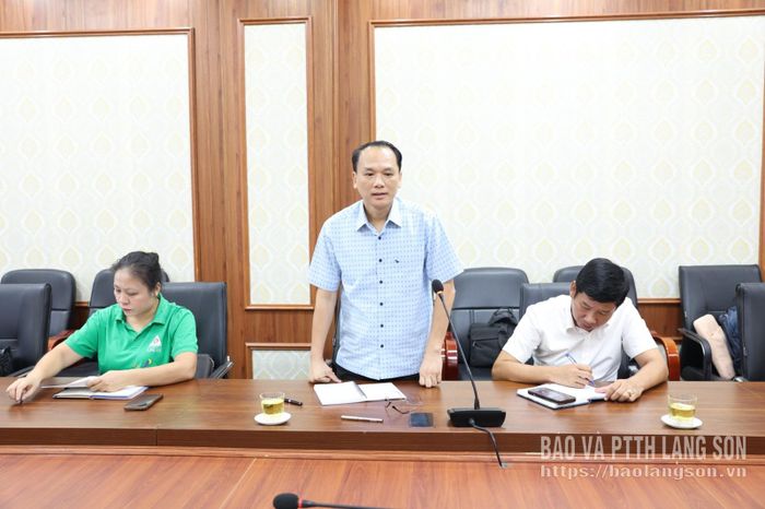 Lãnh đạo Sở Văn hoá, Thể thao và Du lịch phát biểu trong chương trình làm việc
