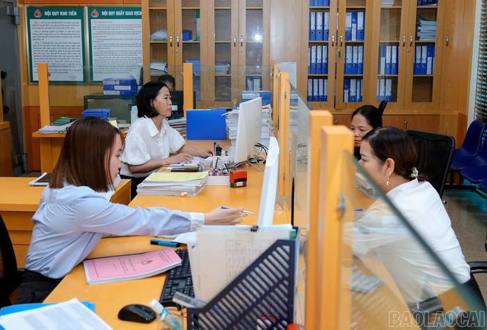 Chi bộ Phòng Giao dịch Ngân hàng Chính sách xã hội Lục Yên luôn gắn kiểm tra, giám sát với nhiệm vụ chuyên môn góp phần nâng cao ý thức trách nhiệm của cán bộ, đảng viên, nhất là trong lĩnh vực tín dụng chính sách.