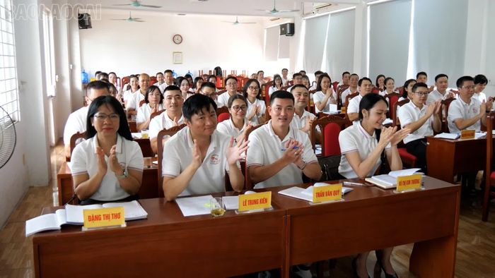 Không khí học tập tại lớp Trung cấp Lý luận Chính trị B11-25 diễn ra sôi nổi.