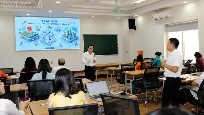 Chương trình thực nghiệm được triển khai với 3 bài giảng thuộc 3 khoa chuyên môn, do 3 cặp giảng viên phối hợp thực giảng.
