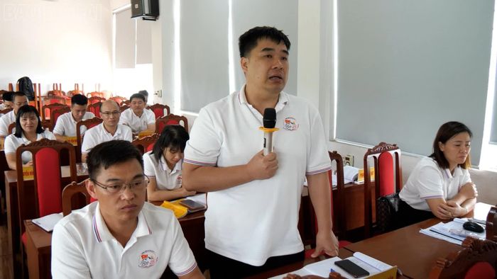 Học viên trao đổi, thảo luận xoay quanh chủ đề giảng viên đưa ra.