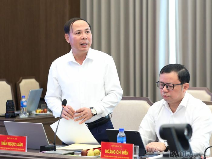 Các đại biểu phát biểu tại buổi làm việc.